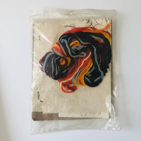 Vintage MCM Crown Arts Creative Crewel Pillow Kit 14x14 Fall Melody Floral New - Picture 3 of 3